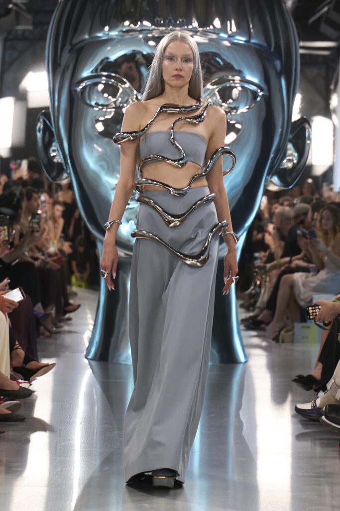 MAM transforme un défilé parisien en traversée de six civilisations imaginaires 72 42 S1161506