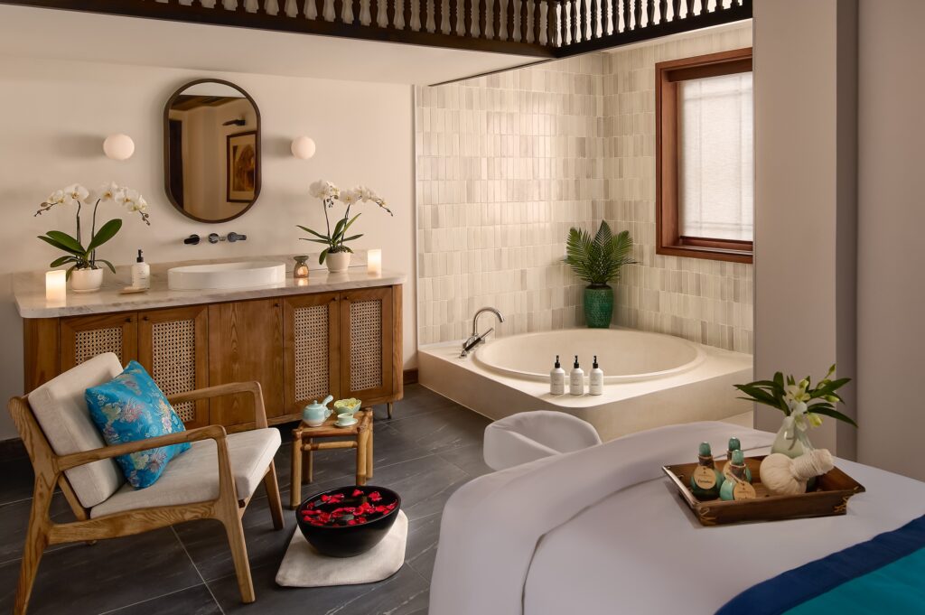 Anantara Hoi An Resort renoue avec la rivière Thu Bon, âme du Vietnam ancien 28 692842 Anantara Hoi An Resort Anantara Spa Treatment Room 2f5a5c original 1785927498