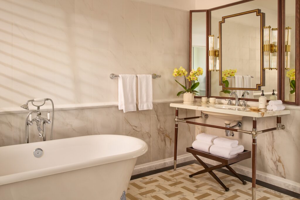 Anantara Hoi An Resort renoue avec la rivière Thu Bon, âme du Vietnam ancien 30 692844 Anantara Hoi An Resort Anantara Two Bedroom River Suite Bathroom fd0316 original 1785927499