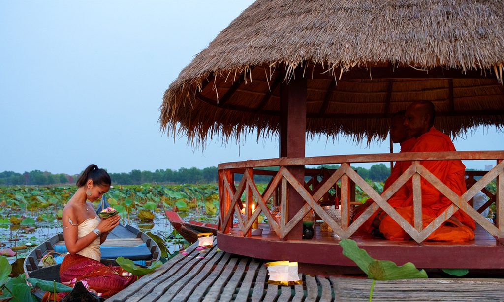 À Angkor Wat, l'Anantara imagine une parenthèse de solitude autour du lotus sacré 26 693205 Anantara Angkor Resort Sacred Lotus Evening 0c5f73 original 1786082724