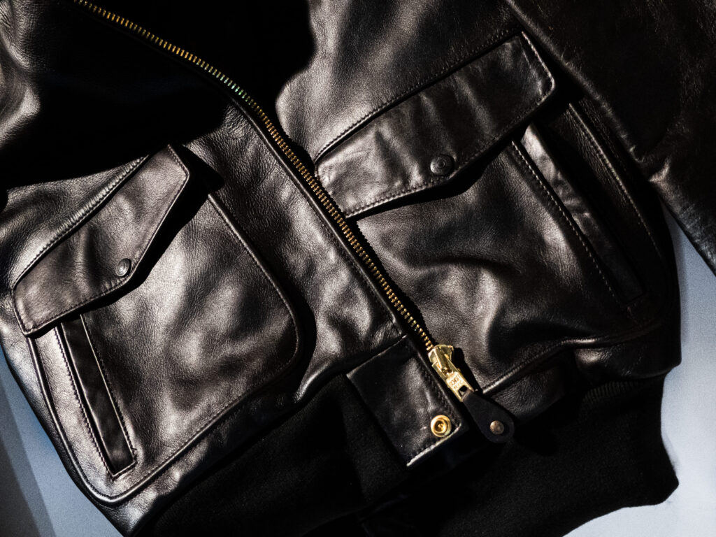 L’exigence de la coupe et des finitions sur un blouson cuir aviateur authentique 25 6a71eb606f483 veste en cuir homme 1