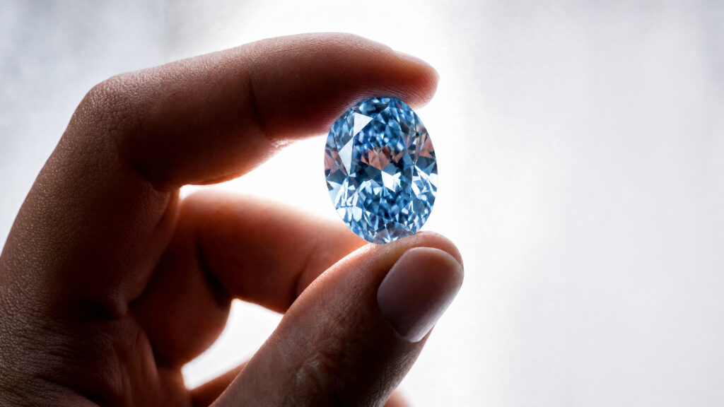 Messika et l'Okavango Blue : le Botswana au cœur d'un diamant de légende 25 7 Messika Corporate Savoir Faire 2026 Okavango Blue Diamond and Hand Still Life 16 9 © Messika