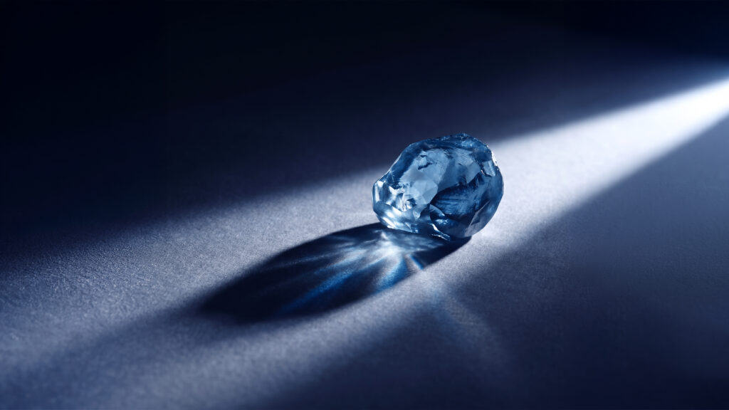 Messika et l'Okavango Blue : le Botswana au cœur d'un diamant de légende 34 9 Messika Corporate Savoir Faire 2026 Okavango Blue Rough Diamond Still Life 16 9 © Messika
