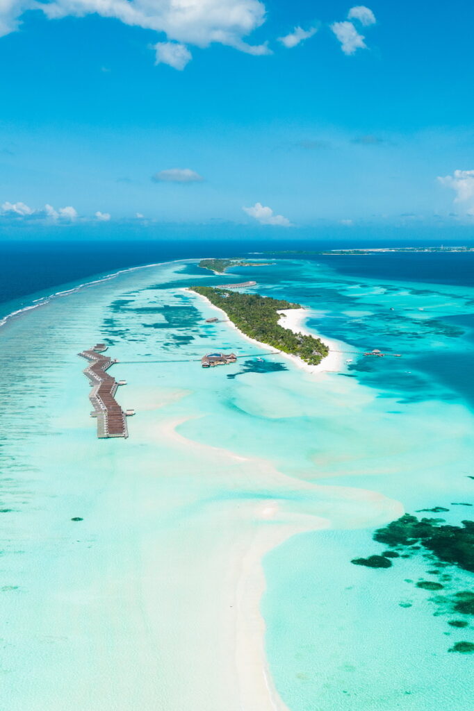 Aux Maldives, LUX* South Ari Atoll réunit deux temps du voyage 26 Aerial LSAA 3 827x1242 1