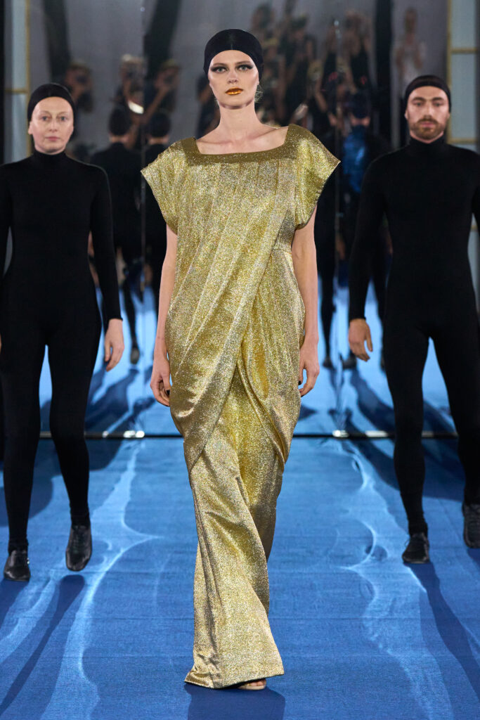 Alexis Mabille : l'art de ne jamais trancher 30 Alexis Mabille HC F26 004