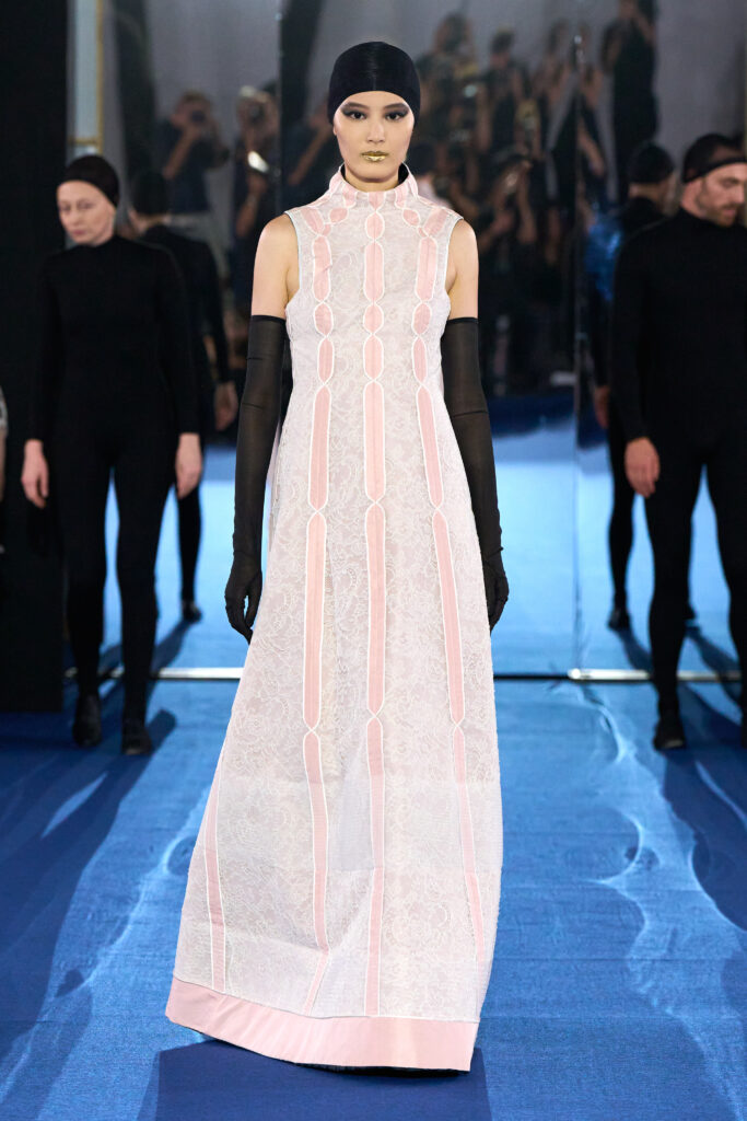 Alexis Mabille : l'art de ne jamais trancher 48 Alexis Mabille HC F26 022