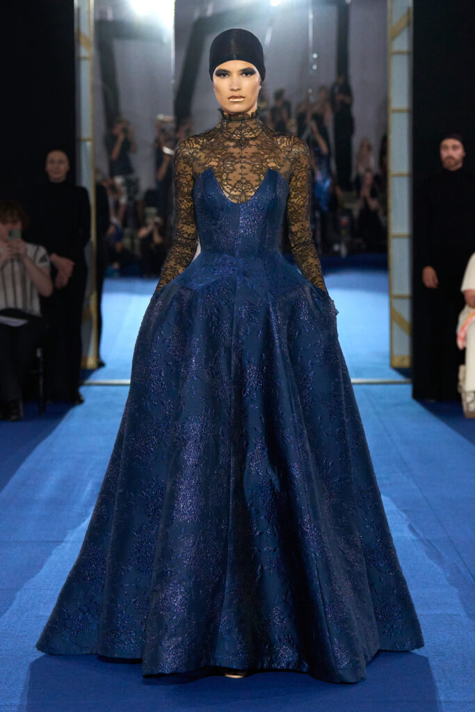 Alexis Mabille : l'art de ne jamais trancher 49 Alexis Mabille HC F26 023