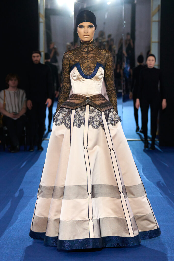 Alexis Mabille : l'art de ne jamais trancher 50 Alexis Mabille HC F26 024