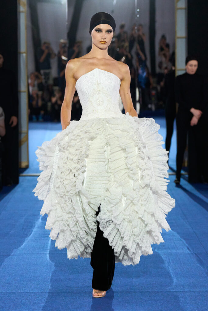 Alexis Mabille : l'art de ne jamais trancher 56 Alexis Mabille HC F26 030