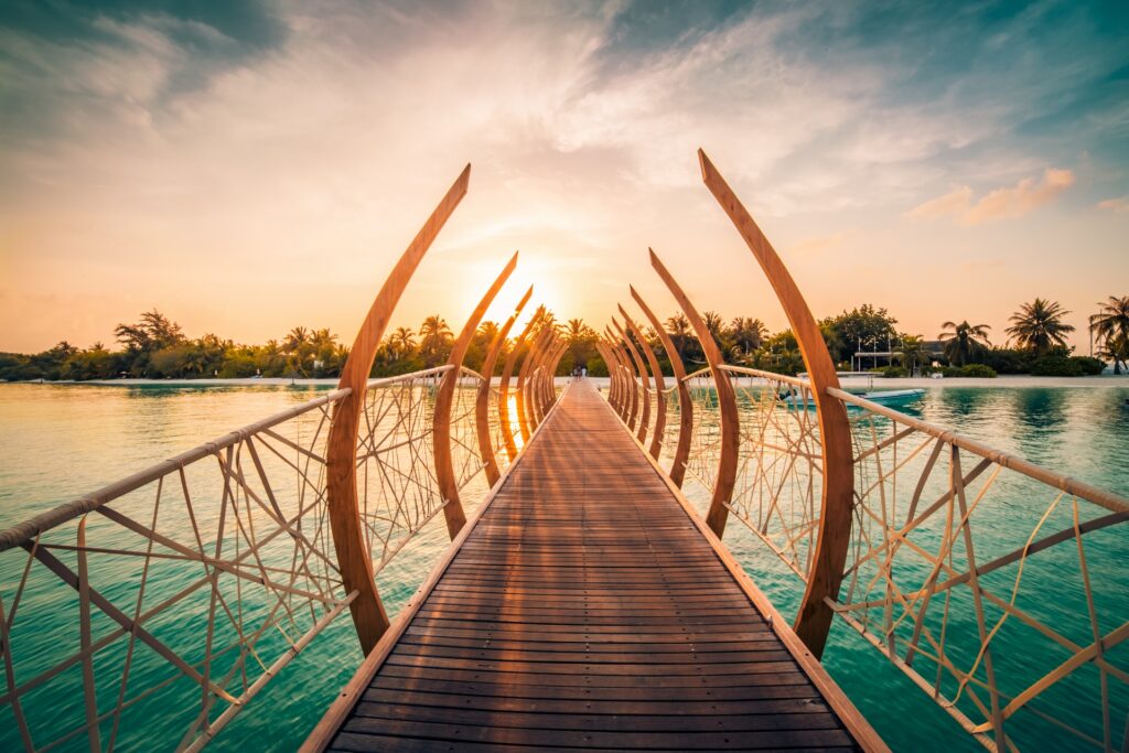 Aux Maldives, LUX* South Ari Atoll réunit deux temps du voyage 29 Architecture East Whale Jetty