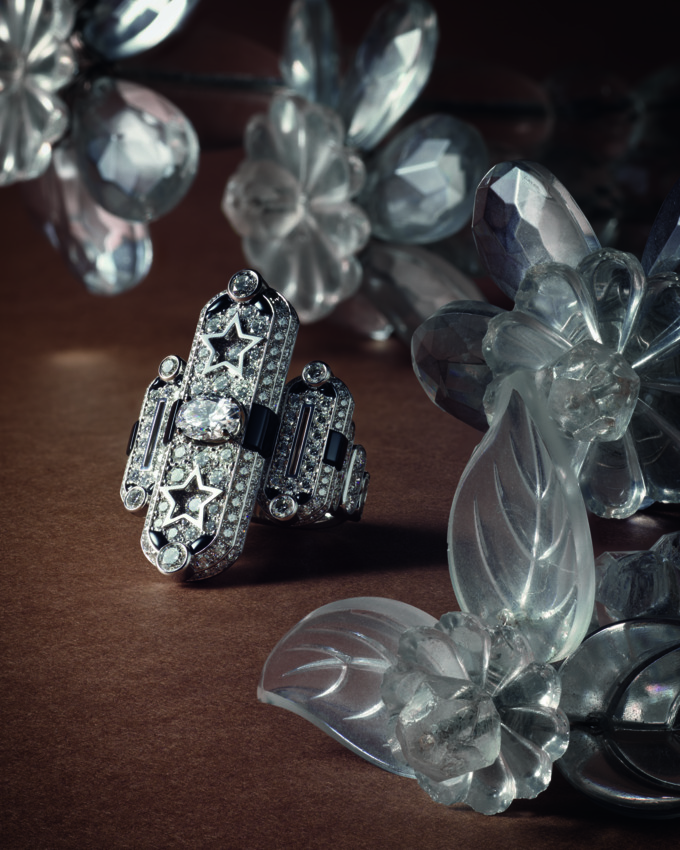 Signes & Symboles : chez CHANEL, une biographie devient système joaillier 43 CHANEL STILL LIFE TALISMAN GRAPHIQUE RING CMYK FOR PRINT