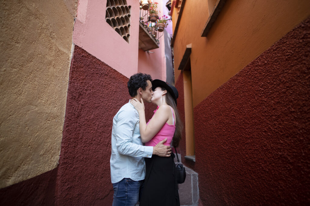 Guanajuato, où le mariage se célèbre entre baroque colonial et anciennes mines d'argent 35 Copy of 25 FOTOS TURISMO Callejon del Beso GTO 2020 08 06 12I7013