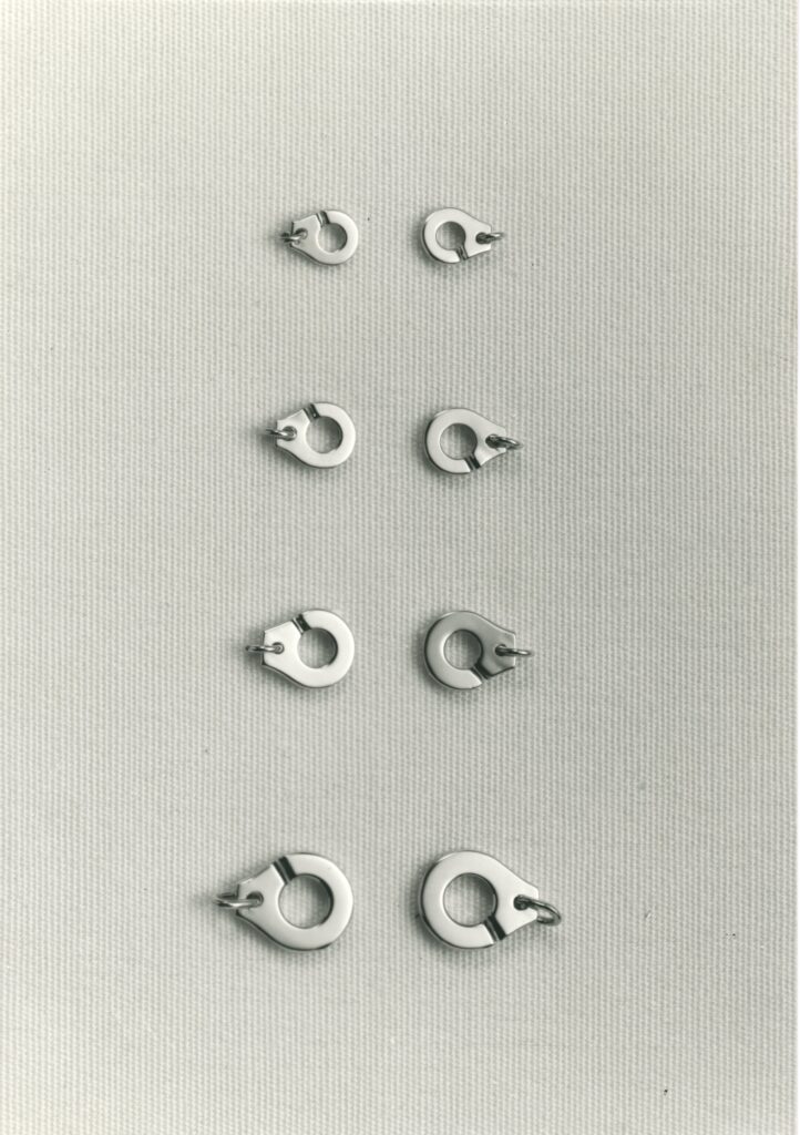 Dinh Van: Fifty Years Without Changing the Subject 30 DINH VAN fermoir Menottes visuel 2