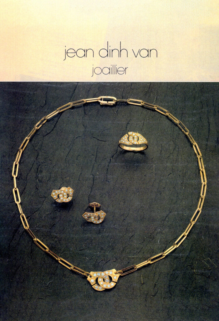 Dinh Van: Fifty Years Without Changing the Subject 31 DINH VAN page de magazine ELLE collier bague BO Menottes campagne