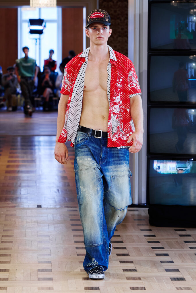 DAGGER filme sa propre adolescence, un iPhone à la main 26 Dagger SS27 Runway11 by Finnegan Koichi Godenschweger for BFW 2x3