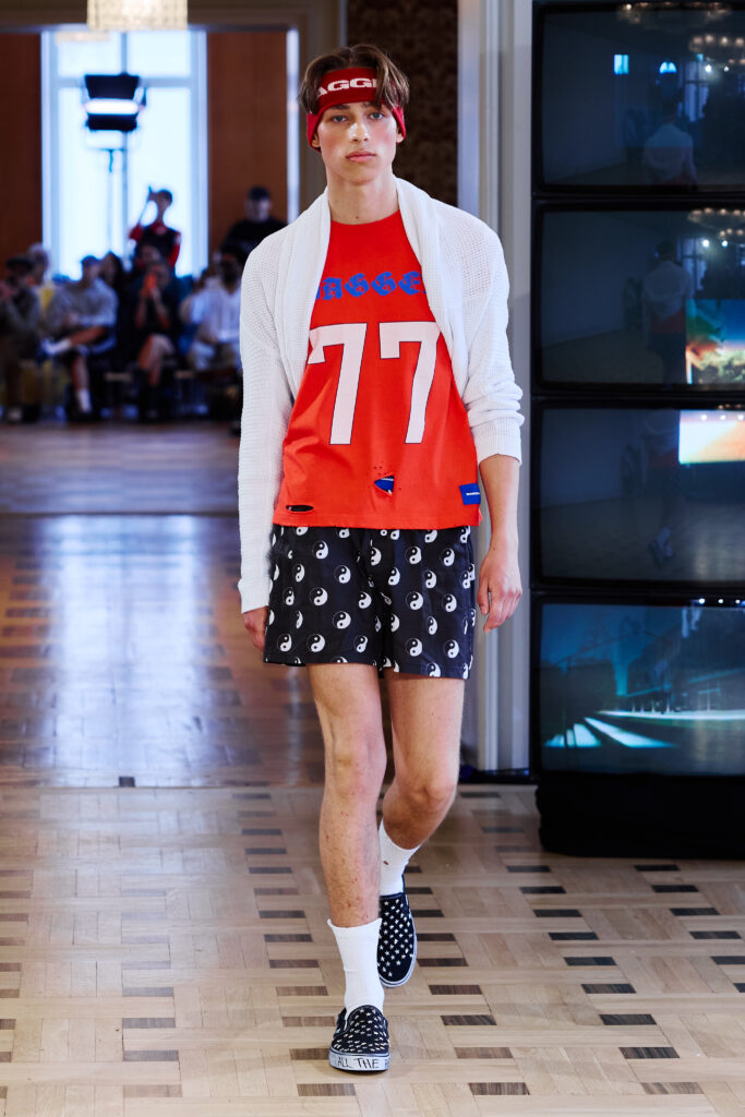 DAGGER filme sa propre adolescence, un iPhone à la main 28 Dagger SS27 Runway13 by Finnegan Koichi Godenschweger for BFW 2x3