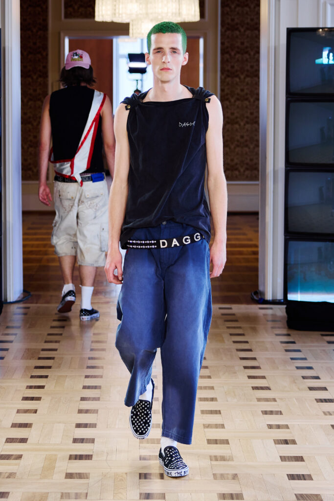 DAGGER filme sa propre adolescence, un iPhone à la main 33 Dagger SS27 Runway19 by Finnegan Koichi Godenschweger for BFW 2x3