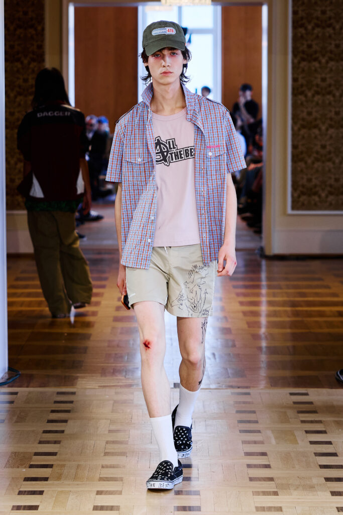 DAGGER filme sa propre adolescence, un iPhone à la main 39 Dagger SS27 Runway25 by Finnegan Koichi Godenschweger for BFW 2x3