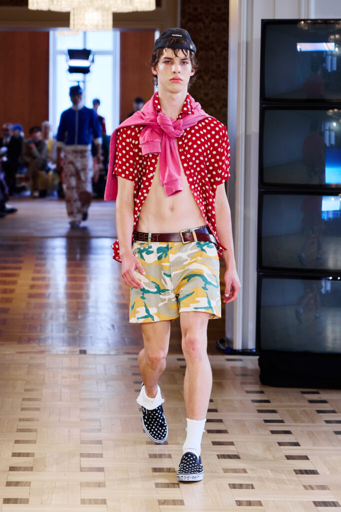 DAGGER filme sa propre adolescence, un iPhone à la main 50 Dagger SS27 Runway2 by Finnegan Koichi Godenschweger for BFW 2x3