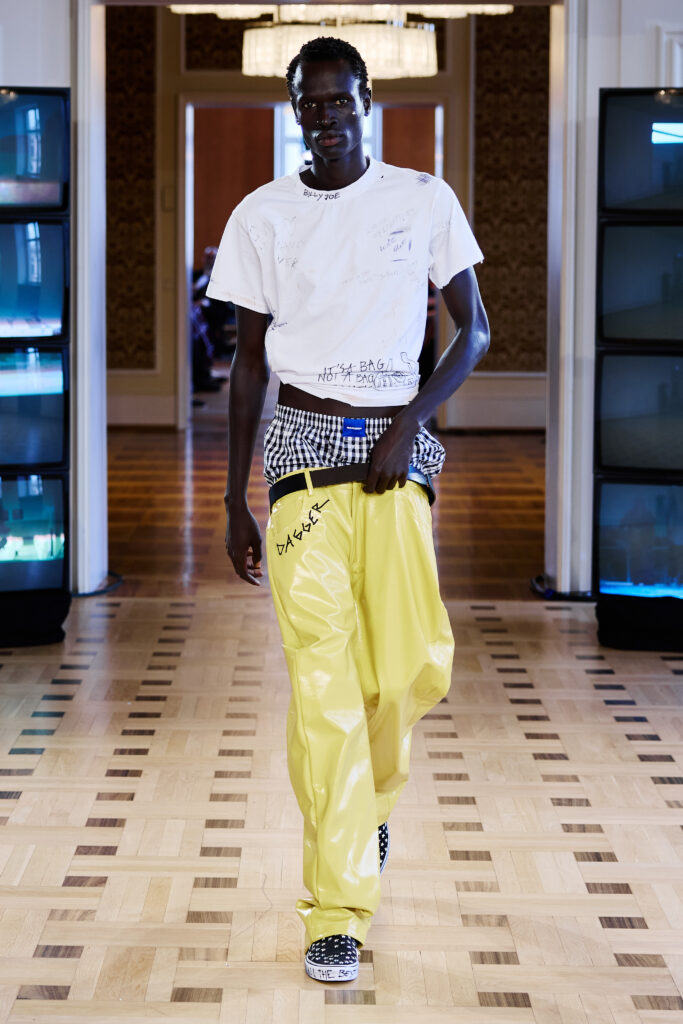 DAGGER filme sa propre adolescence, un iPhone à la main 45 Dagger SS27 Runway31 by Finnegan Koichi Godenschweger for BFW 2x3