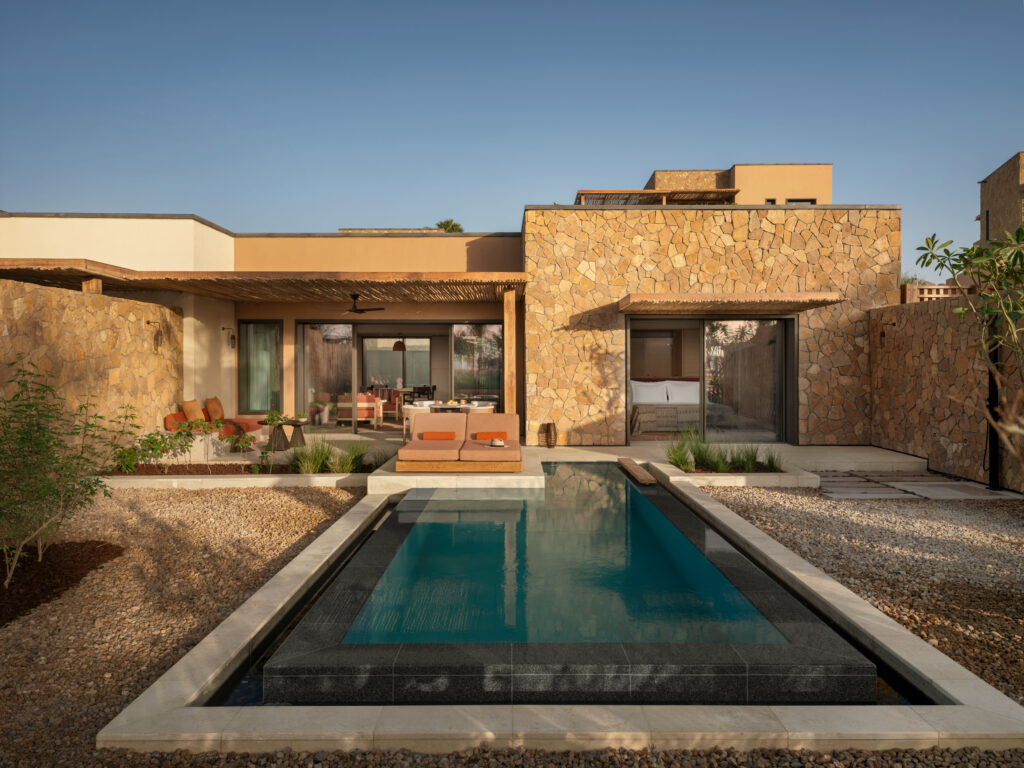 AMAALA veut réinventer le voyage bien-être. À quelle échelle peut-on encore appeler cela un sanctuaire ? 96 Deluxe Pool Suite Exterior