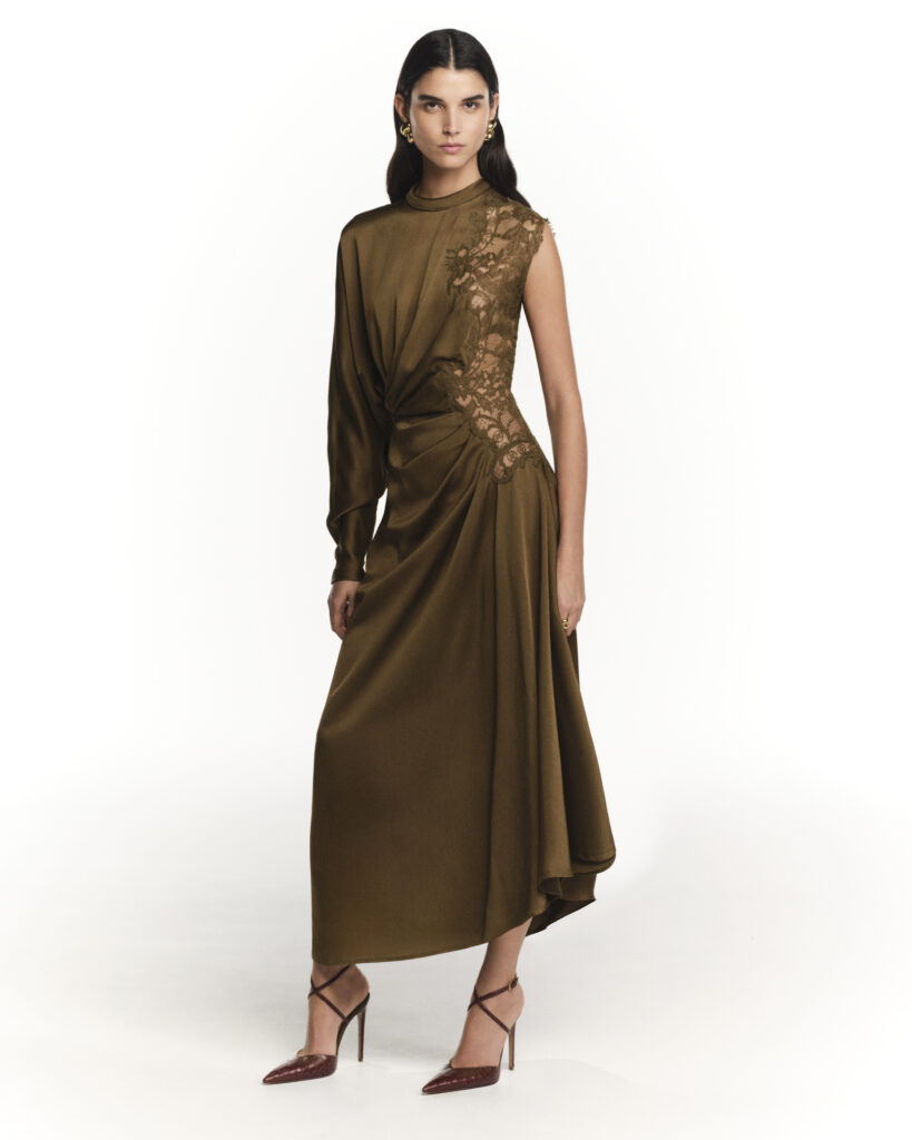 Chez Elie Saab, Beyrouth reste la grammaire secrète du prêt-à-porter 46 ELIE SAAB PRE FALL26 LOOK 35