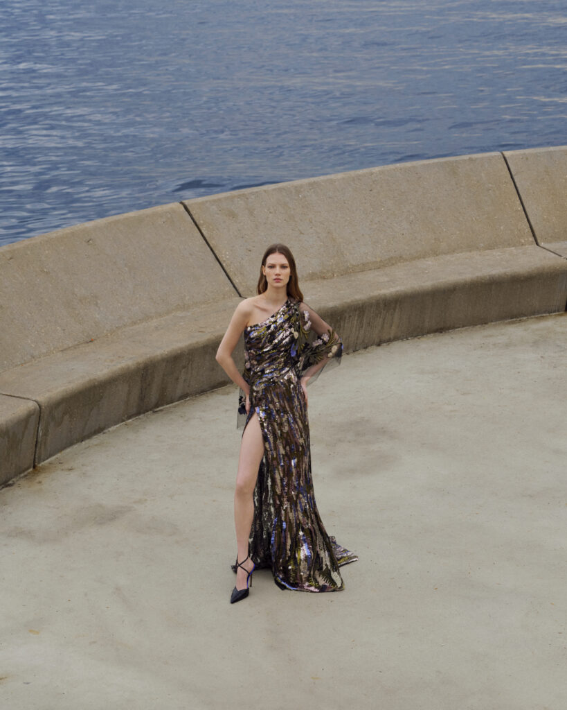 Chez Elie Saab, Beyrouth reste la grammaire secrète du prêt-à-porter 55 ELIE SAAB PRE FALL26 LOOK 43
