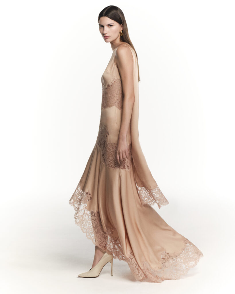 Chez Elie Saab, Beyrouth reste la grammaire secrète du prêt-à-porter 61 ELIE SAAB PRE FALL26 LOOK 49