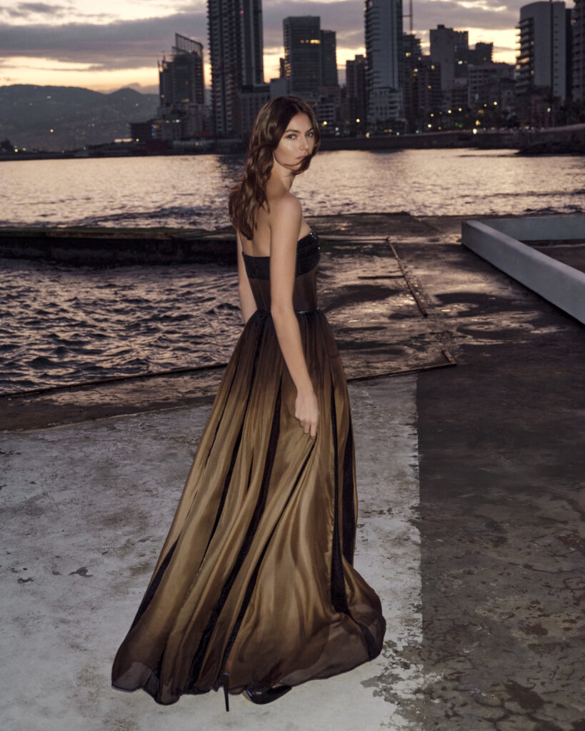 Chez Elie Saab, Beyrouth reste la grammaire secrète du prêt-à-porter 111 ELIE SAAB PRE FALL26 LOOK 61 1