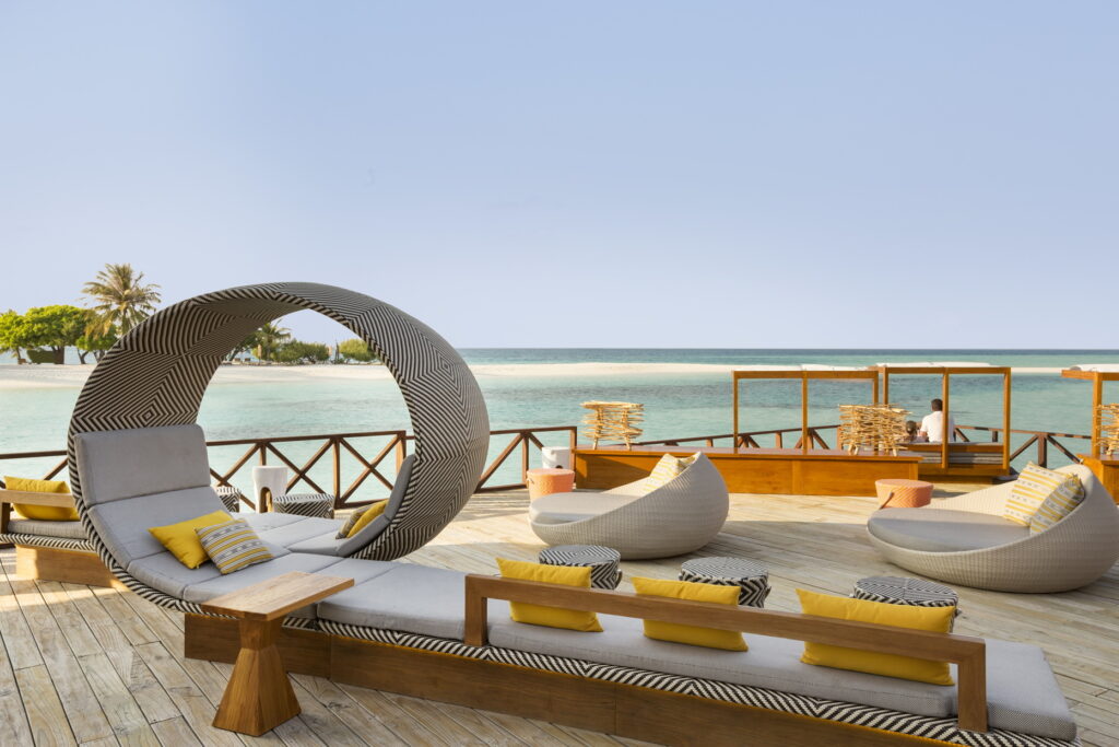 Aux Maldives, LUX* South Ari Atoll réunit deux temps du voyage 39 East Bar 4 1863x1242 1