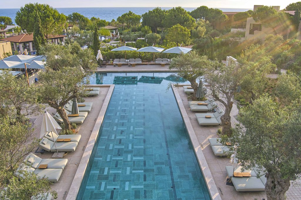 Costa Navarino, ou quand L'Odyssée de Christopher Nolan ramène le voyage vers ses origines 27 Eleon pool 1