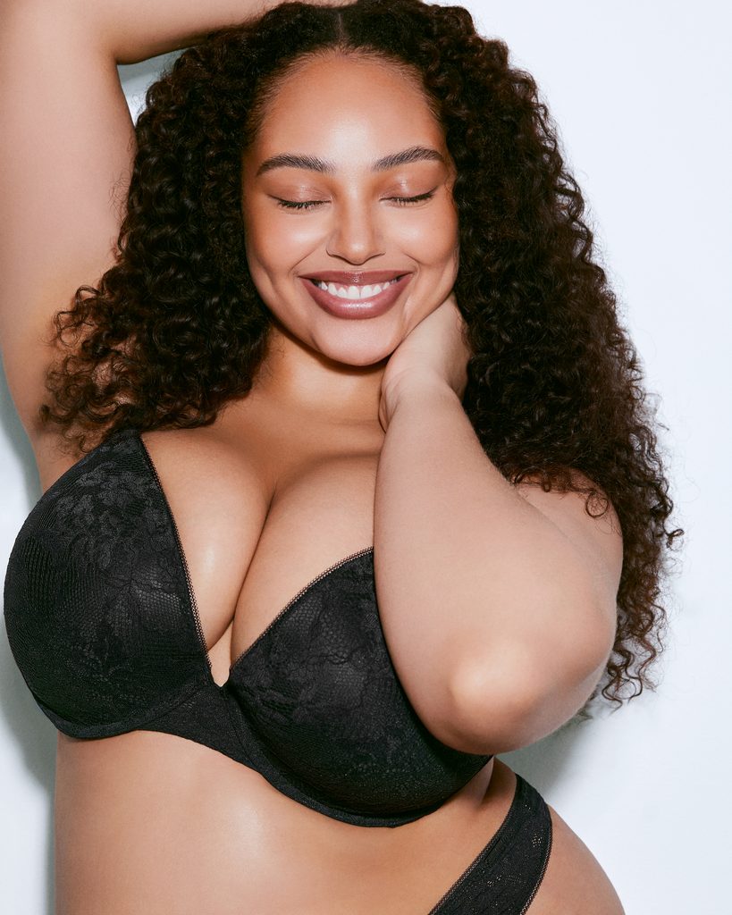 Savage X Fenty désenclave la dentelle du grand soir 31 FA26 LOOK 01 LINDSEY 0141