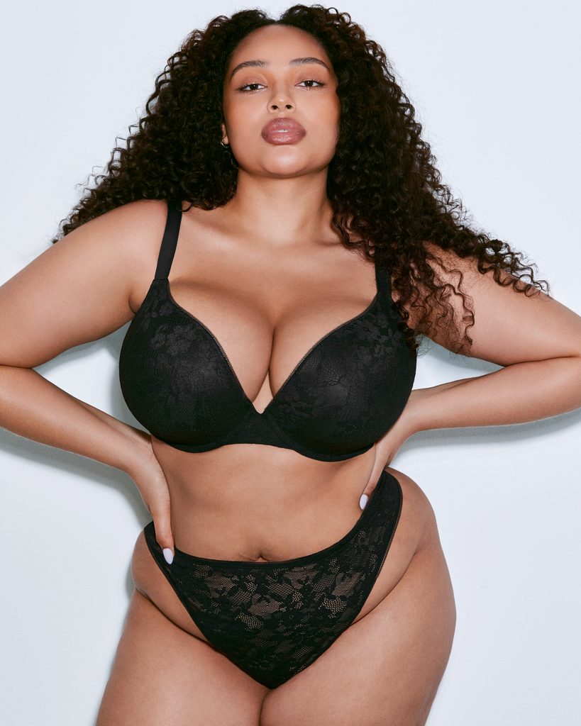 Savage X Fenty désenclave la dentelle du grand soir 32 FA26 LOOK 01 LINDSEY 0165