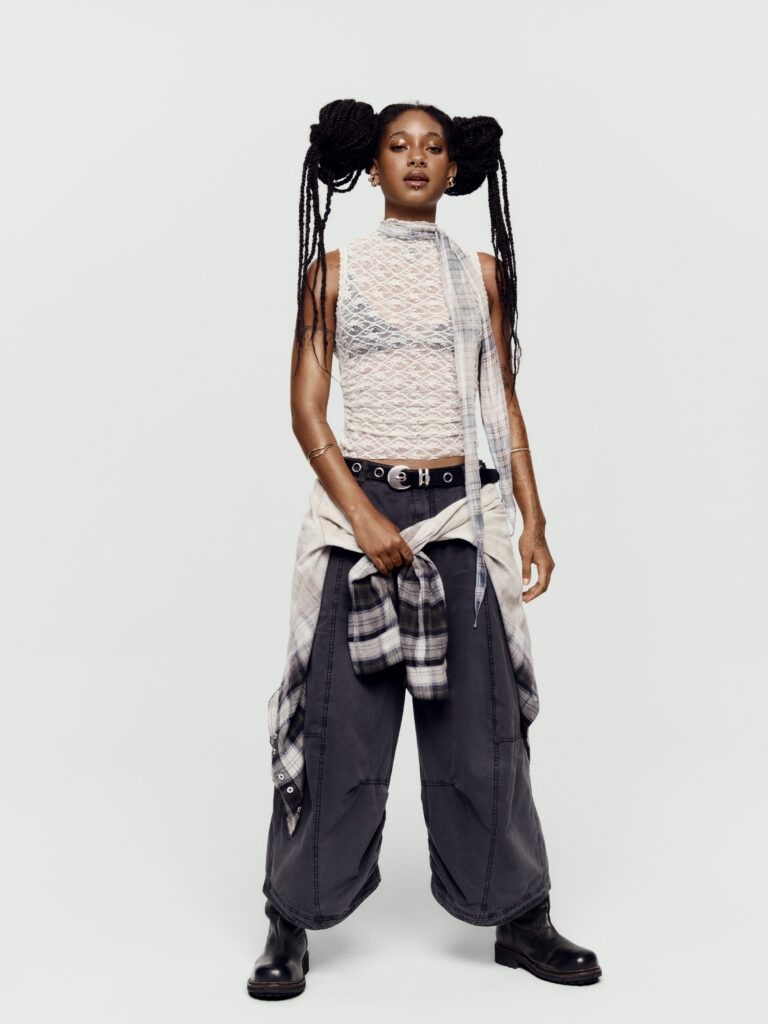 Free People et WILLOW : quand la muse devient co-autrice de la campagne 26 FREE PEOPLE LOOK 01 00040 R2