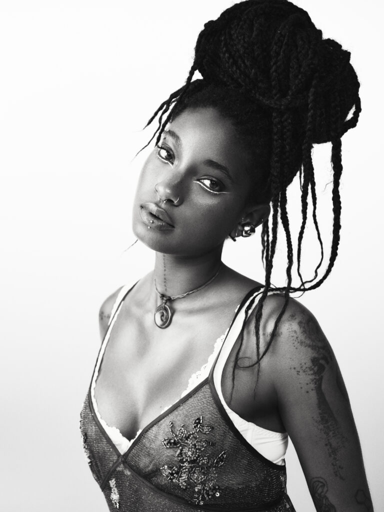 Free People et WILLOW : quand la muse devient co-autrice de la campagne 36 FREE PEOPLE LOOK 05 00627 R3