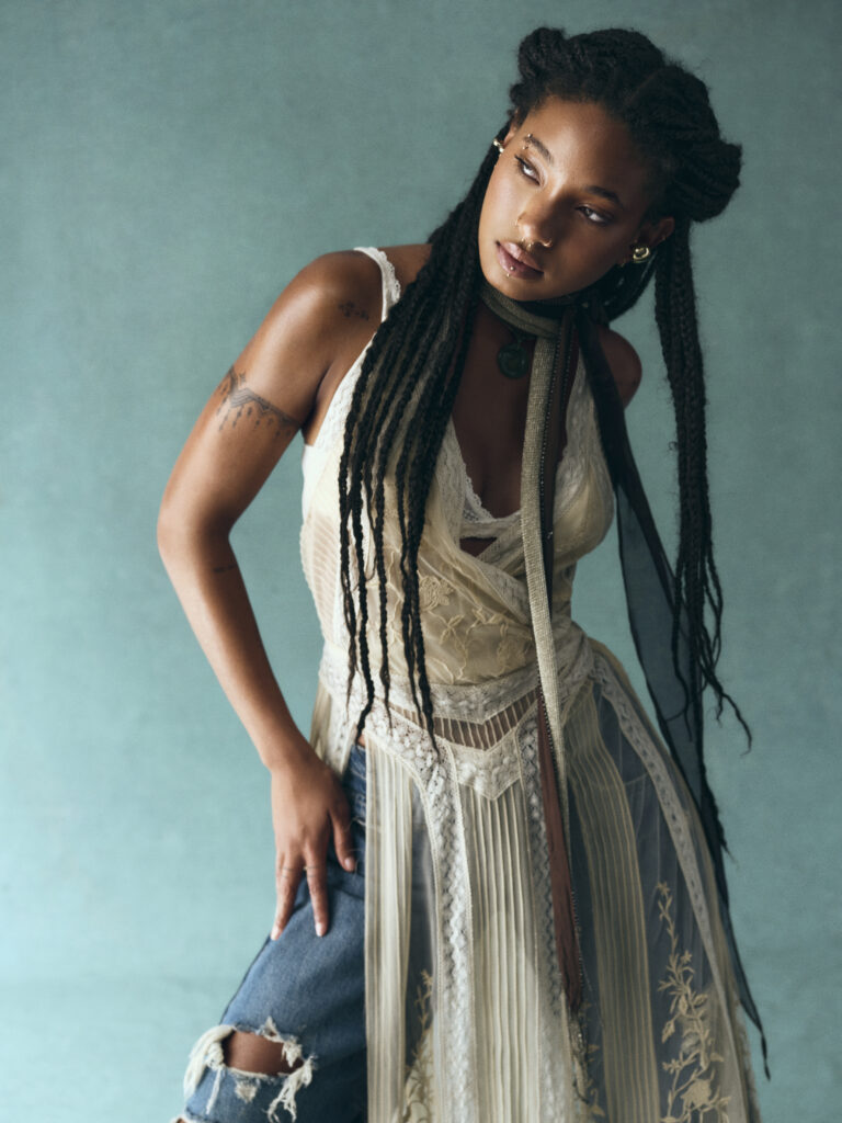 Free People et WILLOW : quand la muse devient co-autrice de la campagne 42 FREE PEOPLE LOOK 08 01126 R2