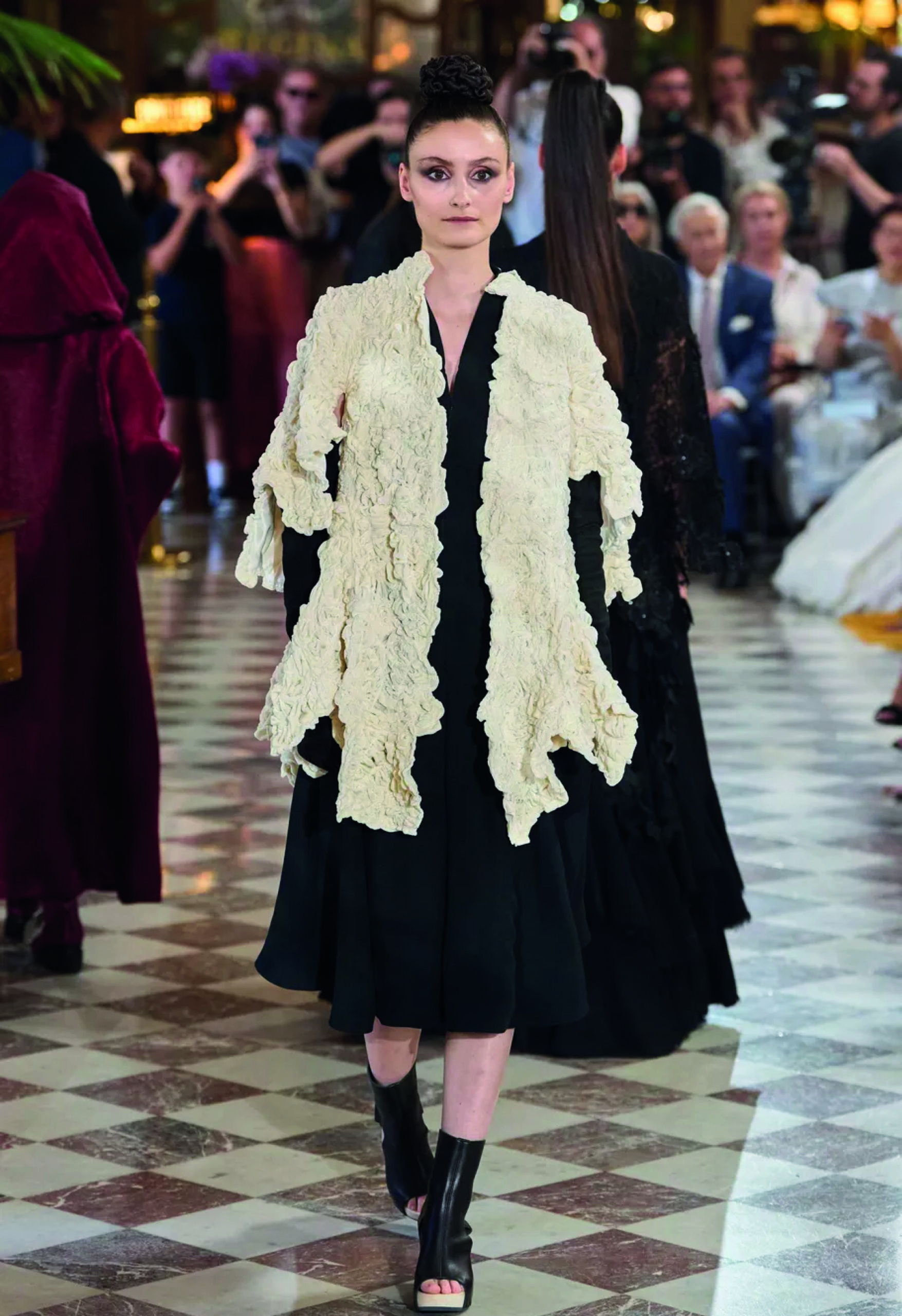 Franck Sorbier dresses women who set out without a return ticket 46 Franck Sorbier HC F26 007 1 scaled