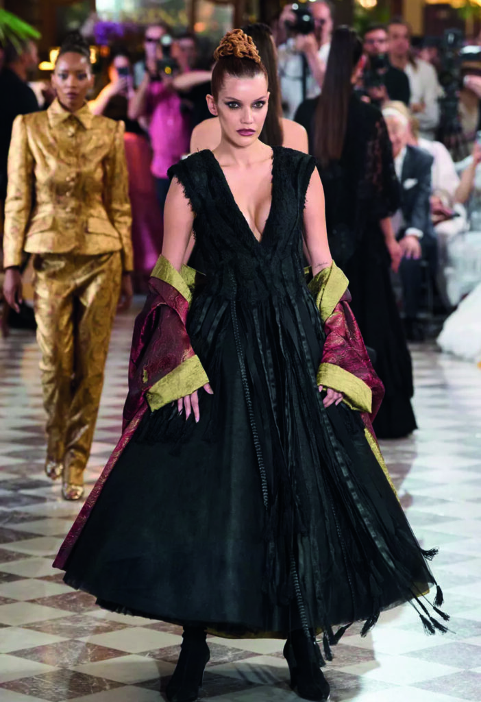 Franck Sorbier dresses women who set out without a return ticket 26 Franck Sorbier HC F26 009 1
