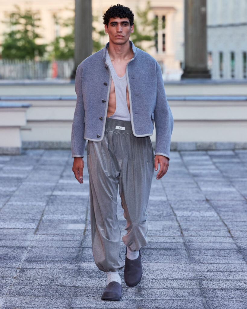 GmbH ressuscite l'histoire effacée de la mode berlinoise 53 GmbH SS27 Runway109 by FinneganKoichiGodenschweger for BFW 4x5