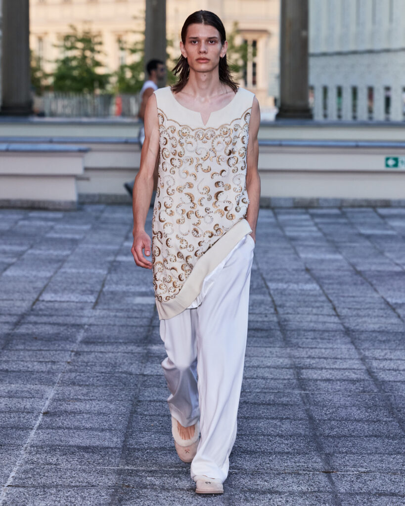 GmbH ressuscite l'histoire effacée de la mode berlinoise 56 GmbH SS27 Runway119 by FinneganKoichiGodenschweger for BFW 4x5