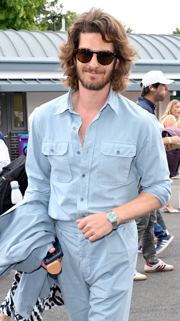 IWC et la couleur Pool : quand l'horlogerie d'ingénieur se met à rêver de piscine 27 IWC Andrew Garfield Wearing IWC 04072026