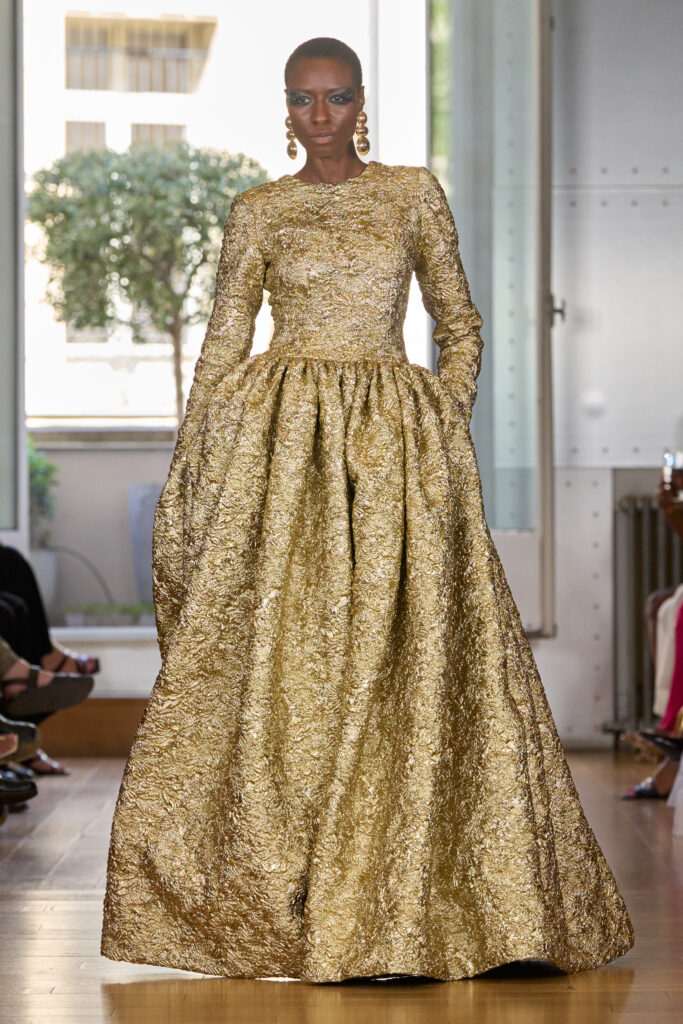 Imane Ayissi, Ozouandam Ollat : la couture comme adieu à sa mère 37 Imane Ayissi HC F26 013