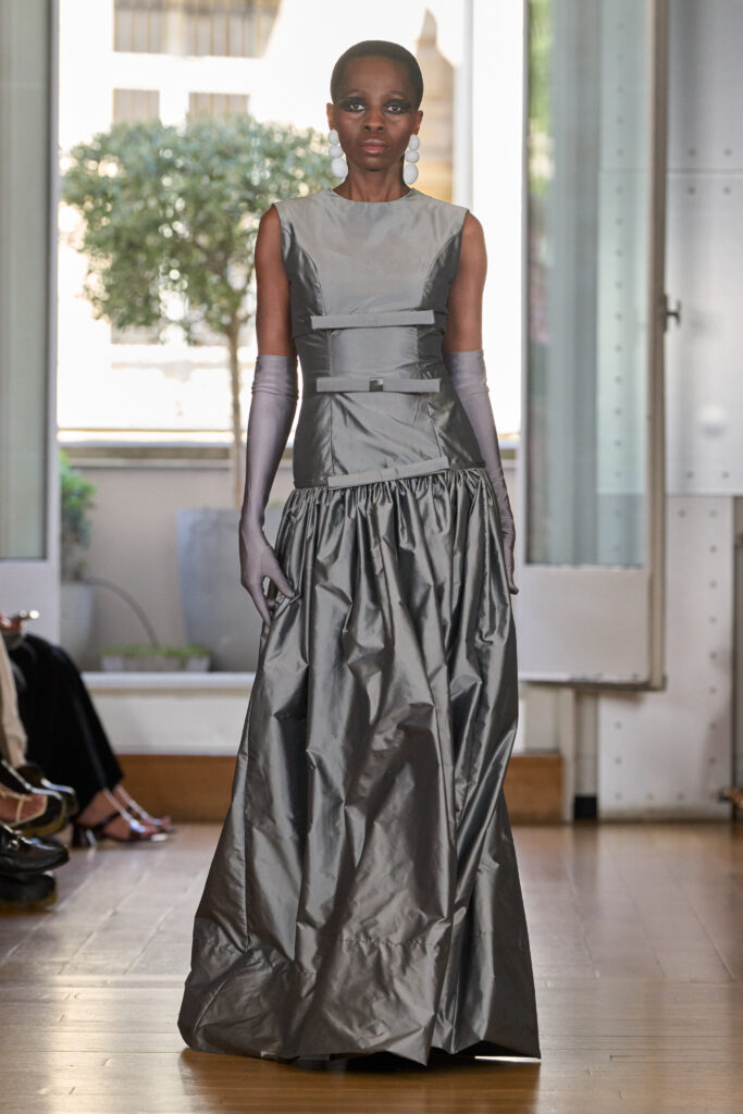 Imane Ayissi, Ozouandam Ollat : la couture comme adieu à sa mère 42 Imane Ayissi HC F26 018