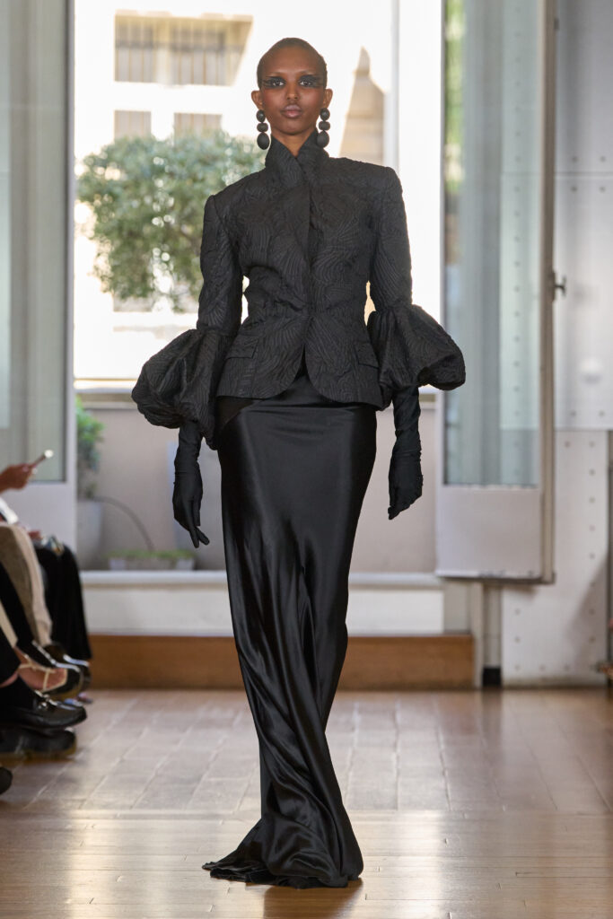 Imane Ayissi, Ozouandam Ollat : la couture comme adieu à sa mère 43 Imane Ayissi HC F26 019
