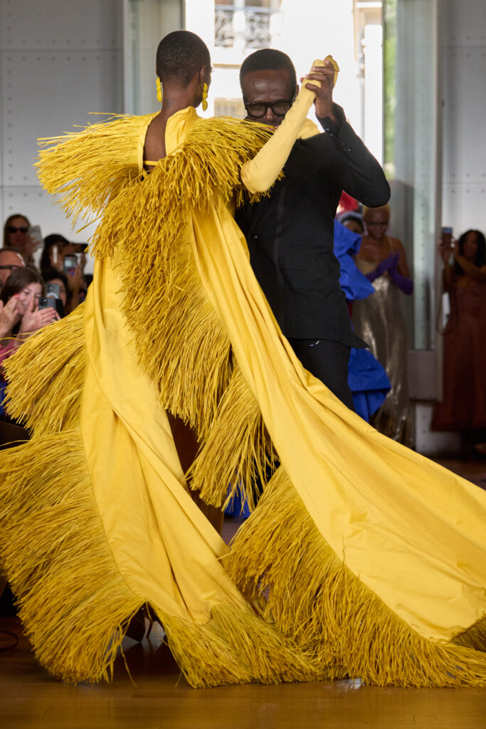 Imane Ayissi, Ozouandam Ollat : la couture comme adieu à sa mère 57 Imane Ayissi HC F26 033