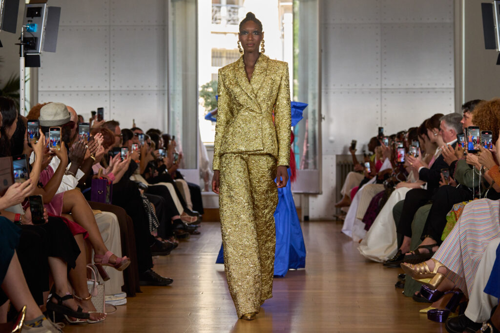 Imane Ayissi, Ozouandam Ollat : la couture comme adieu à sa mère 58 Imane Ayissi HC F26 034