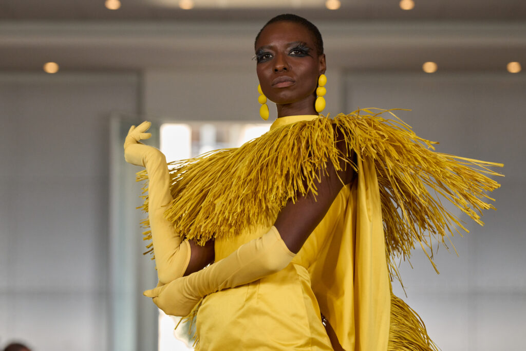 Imane Ayissi, Ozouandam Ollat : la couture comme adieu à sa mère 61 Imane Ayissi HC F26 037