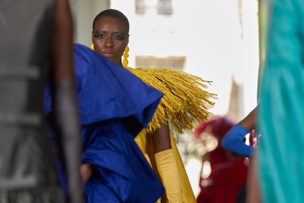 Imane Ayissi, Ozouandam Ollat : la couture comme adieu à sa mère 63 Imane Ayissi HC F26 039