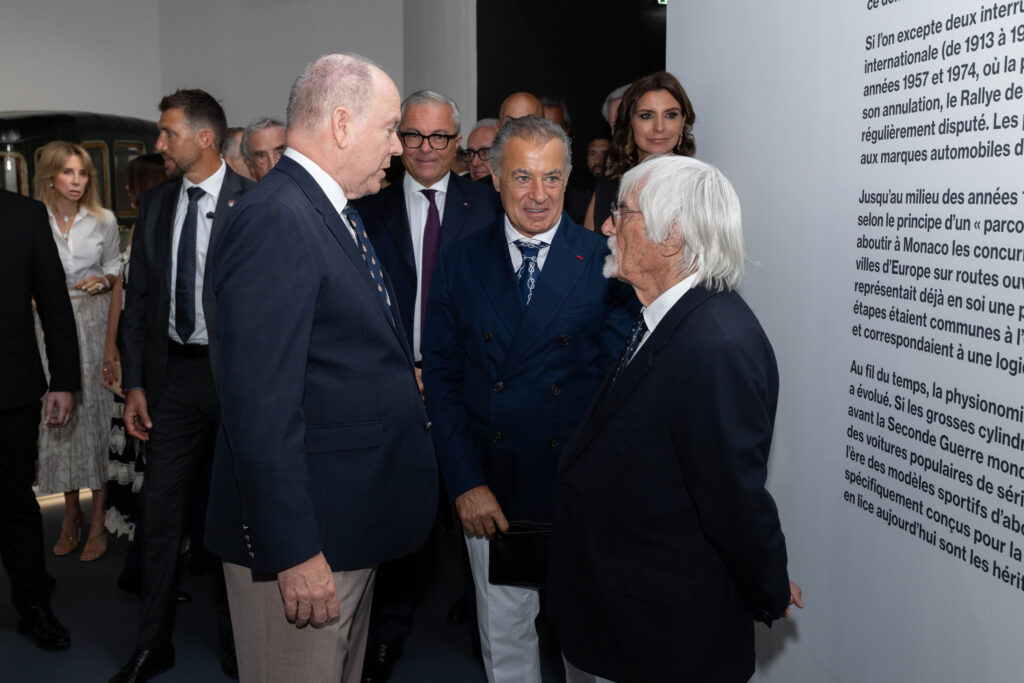 Monaco et l'automobile : cent trente ans d'une histoire d'amour au Grimaldi Forum 31 Inauguration S.A.S le Prince Albert II et Bernie Ecclestone C Grimaldi Forum Monaco Olivier Huitel 9