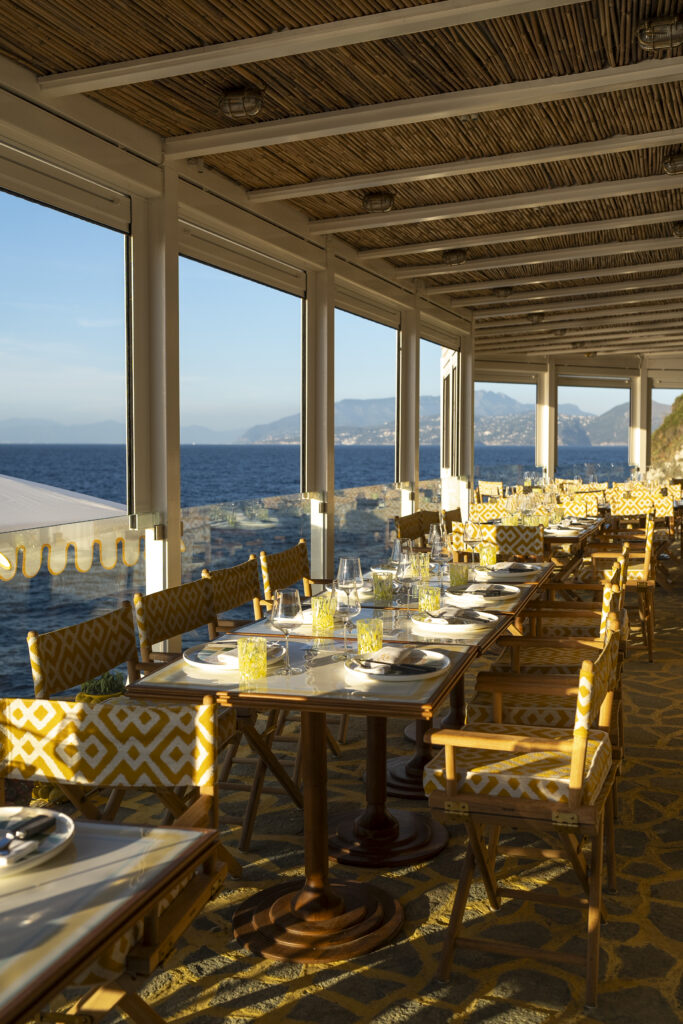 In Anacapri, a luxury hotel that collects more than it hosts 51 Jumeirah Capri Palace Interior a Ma Re Capri Restaurant